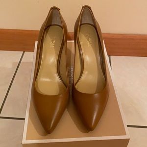 6.5 Michael Kors Pumps